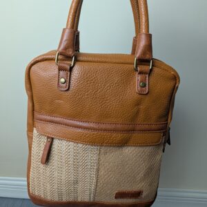 Mochila para mujer de rafia y cuero sintético