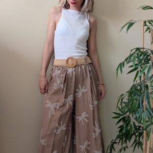 Pantalón ancho boho beige con cinturón incluido frontal