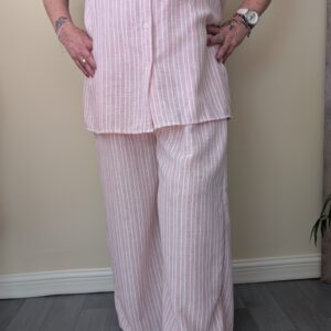 Conjunto de dos piezas rosa de rayas verticales con camisa oversize y pantalón palazzo para mujer