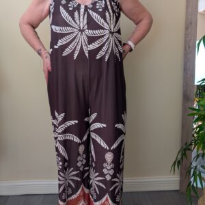 Mono largo de verano para mujer con estampado tropical de palmeras en tonos marrón, beige y terracota